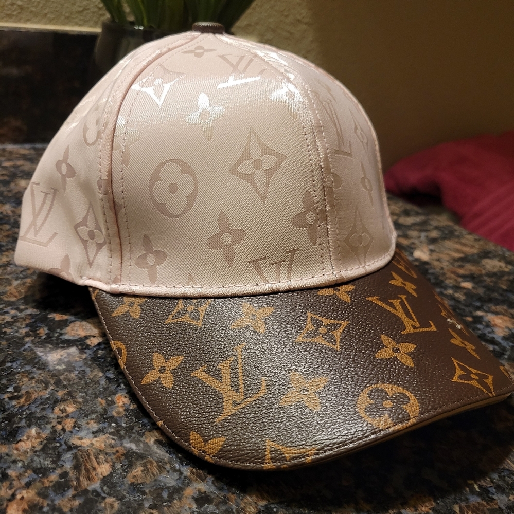 Louis Vuitton Pink and Black Monogram Cap - Picture 4 of 11